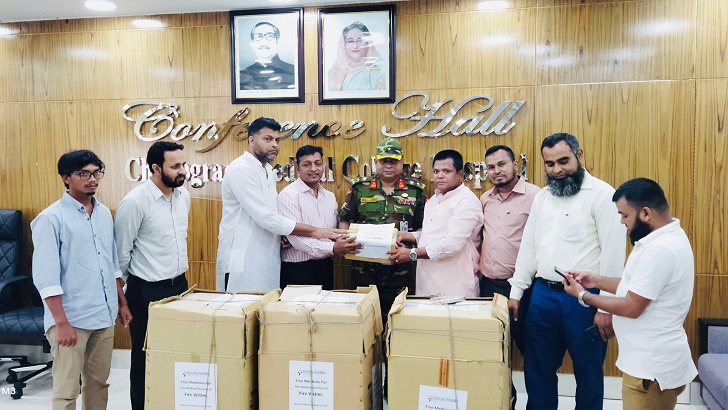 সীতাকুণ্ডে অগ্নিদগ্ধ রোগীদের নাভানা ফার্মাসিউটিক্যাল এর চিকিৎসা সামগ্রী বিতরণ